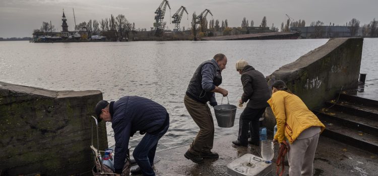 Autoritatile ucrainene au cerut civililor sa paraseasca zonele eliberate inainte de iarna