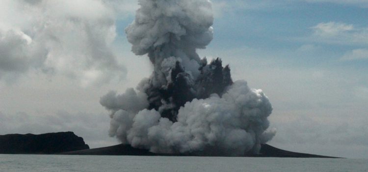Eruptia vulcanica din Tonga, cea mai puternica eruptie inregistrata de pana acum