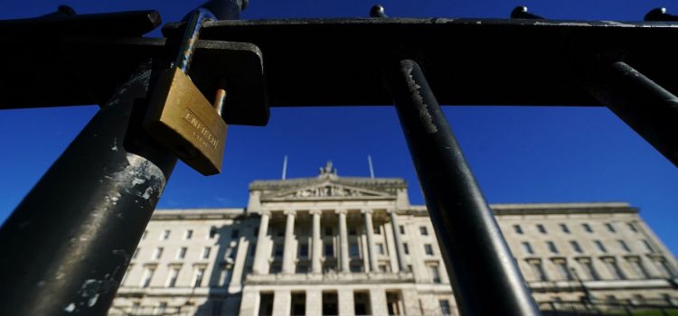 Guvernul a prezentat un proiect de lege care prelungeste termenul limita pentru formarea executivului din Irlanda de Nord