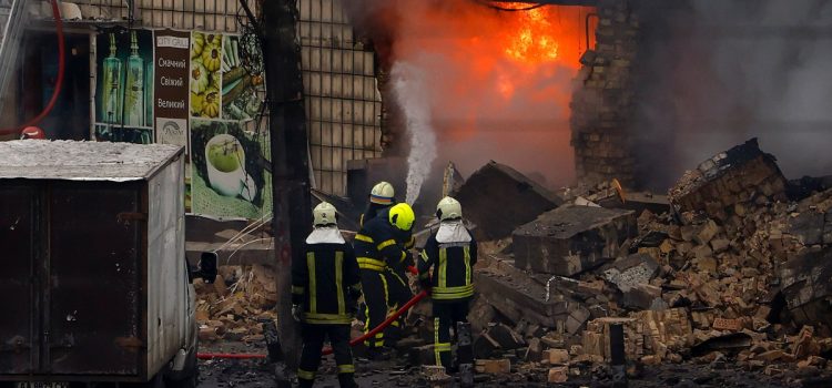 In timp ce Rusia isi intensifica atacurile asupra Kievului, un nou-nascut devine una dintre cele mai tinere victime ale razboiului