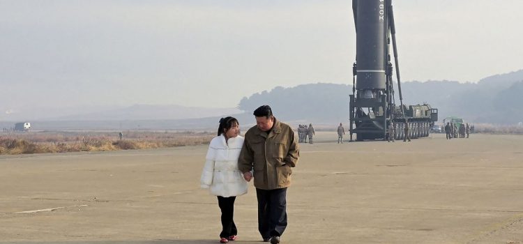 Kim Jong Un si fiica lui, vazuti pentru prima data impreuna