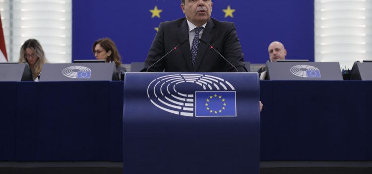 UE indeamna statele aflate in cearta sa lase deoparte diferentele de migratie