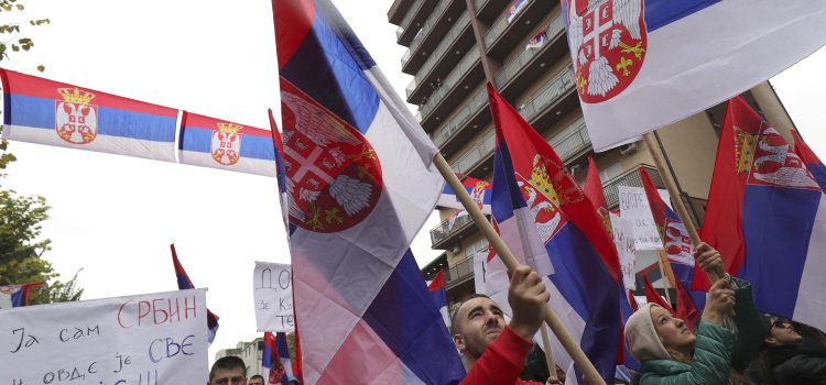 UE nu reuseste sa dezamorseze situatia tensionata dintre Serbia si Kosovo