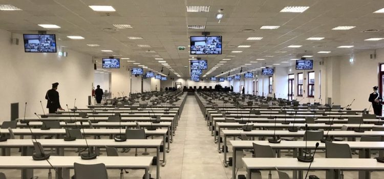 Peste 200 de persoane condamnate la 2100 ani de inchisoare de tribunalul italian Peste 200 de persoane condamnate la 2100 ani de inchisoare de tribunalul italian