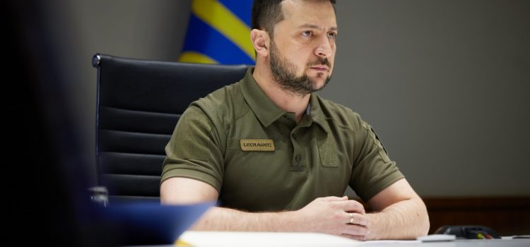 Lupta lui Volodymyr Zelensky de a mentine Ucraina pe linia de plutire dupa aproape 2 ani de razboi Lupta lui Volodymyr Zelensky de a mentine Ucraina pe linia de plutire dupa aproape 2 ani de razboi