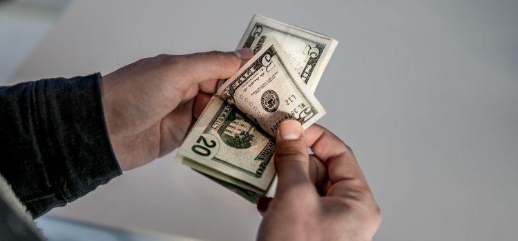 7 lucruri pentru care nu ar trebui sa platesti niciodata cu numerar