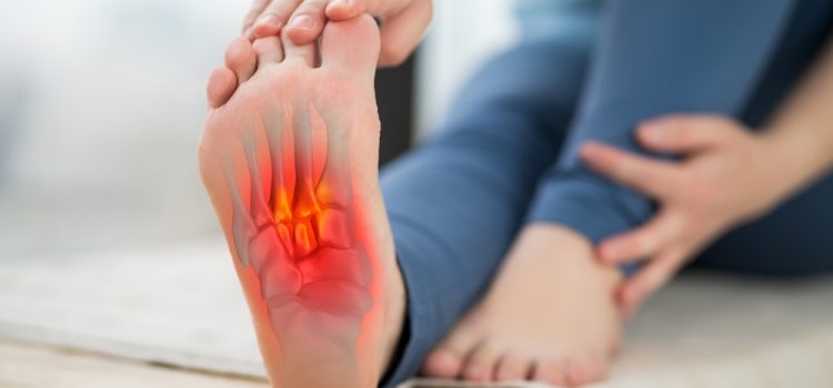 Problemele ortopedice ale picioarelor: c&acirc;nd să apelezi la un ortoped pentru hallux valgus sau platfus